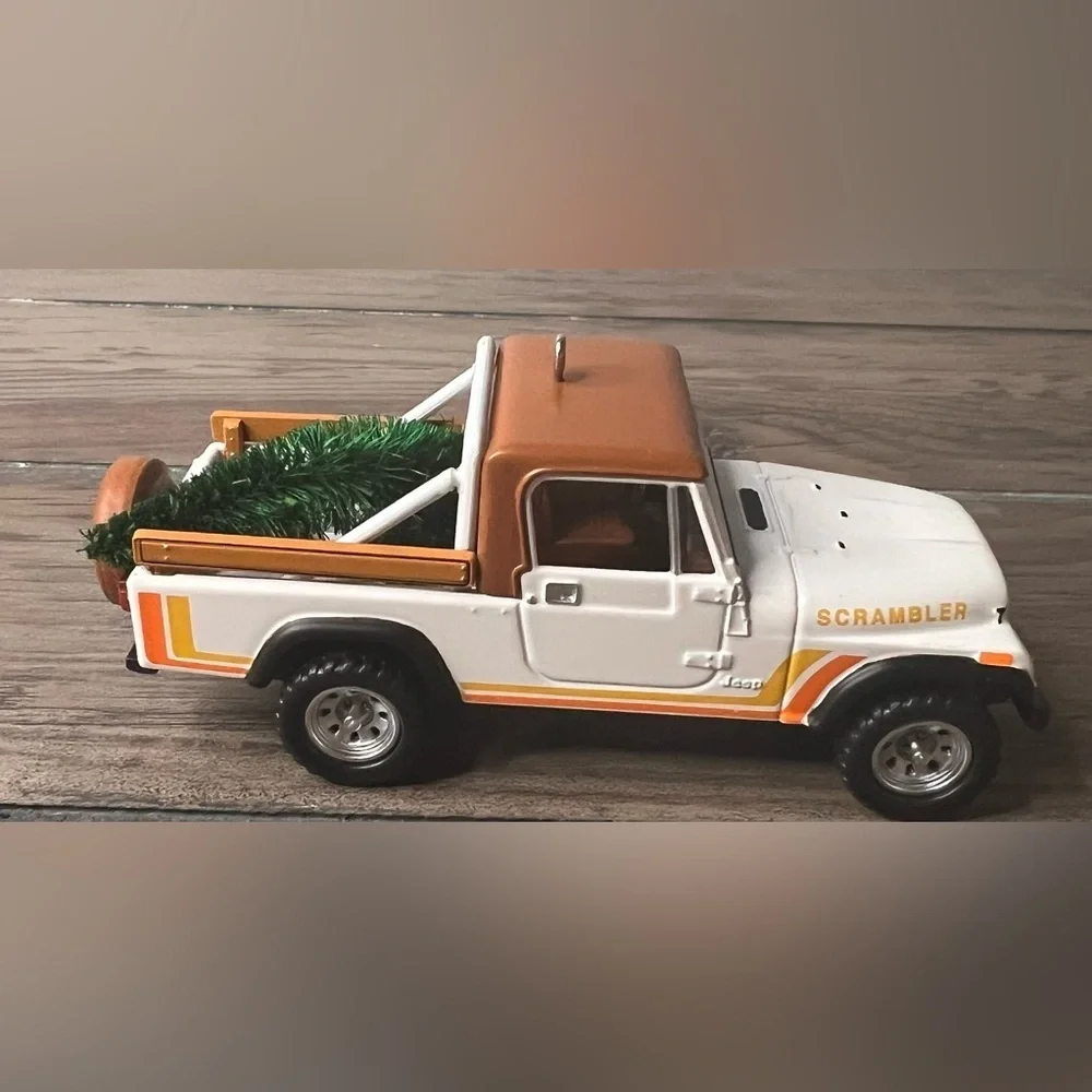 Hallmark New 2019 “1982 Jeep CJ-8 Scrambler”Christmas Ornament 25th series